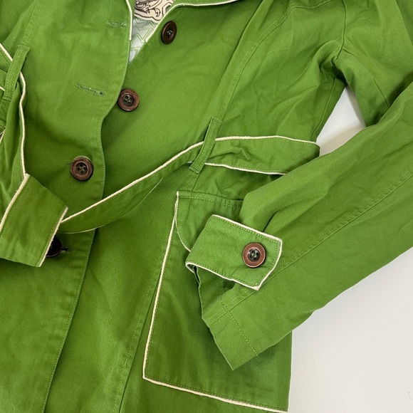 Tulle Green Trench Coat with Cream Piping - Picture 4 of 9